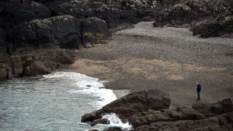 No-go beach zones: Children have feet cut by broken glass at Cork beauty spot No-go beach zones: Children have feet cut by broken glass at Cork beauty spot