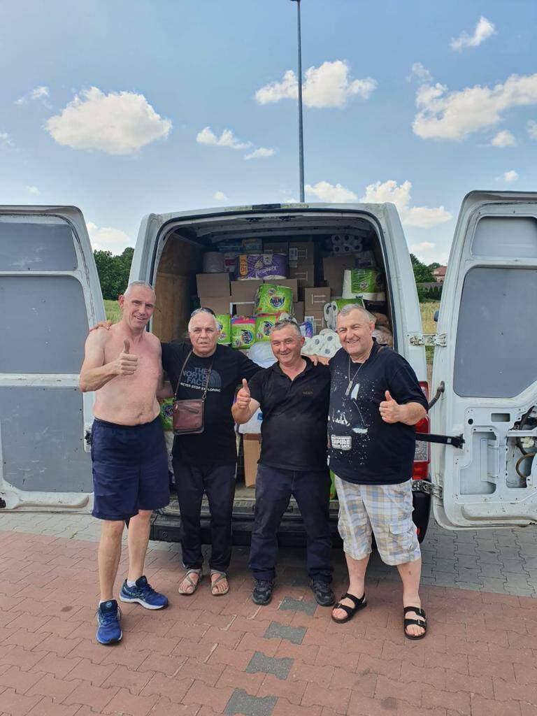 Lesley O’Sullivan (left) and Cónal Thomas (right) at the Dolhobyczów border crossing with Ukrainian volunteers Sergeiy and Viktor. Lesley O’Sullivan (left) and Cónal Thomas (right) at the Dolhobyczów border crossing with Ukrainian volunteers Sergeiy and Viktor.