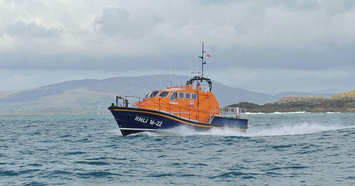RNLI rescue in West Cork for lone sailor on capsized yacht - Vimarsana News