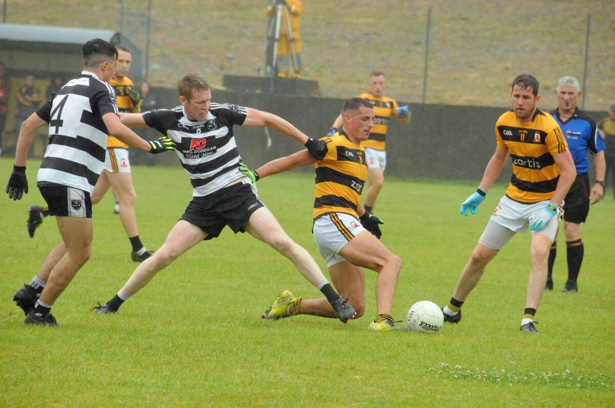 Sean MacGiollarnath of Na Piarsaigh stretches to the ball ahead of Castletownbere's Andrew O'Sullivan during the Bon Secours PIFC game in Aughaville. Pic Tony McElhinney Sean MacGiollarnath of Na Piarsaigh stretches to the ball ahead of Castletownbere's Andrew O'Sullivan during the Bon Secours PIFC game in Aughaville. Pic Tony McElhinney