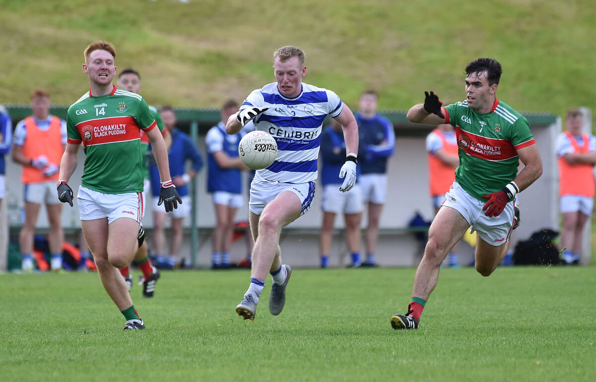 Conor Cahalane, Castlehaven, breaking past Clonakilty players Ross Mannix and David Looney. Picture: Dan Linehan