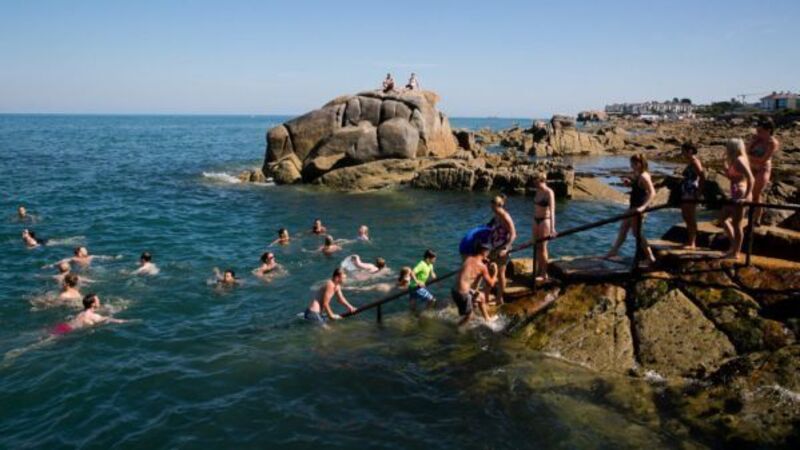 Heatwave officially declared as temperatures hit 25 degrees for fifth day in a row Heatwave officially declared as temperatures hit 25 degrees for fifth day in a row