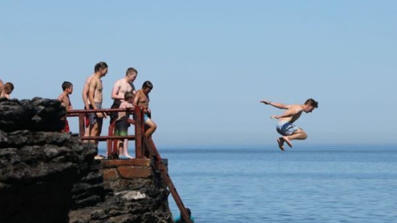 Met Éireann issues thunderstorm warning as heatwave washes out Met Éireann issues thunderstorm warning as heatwave washes out