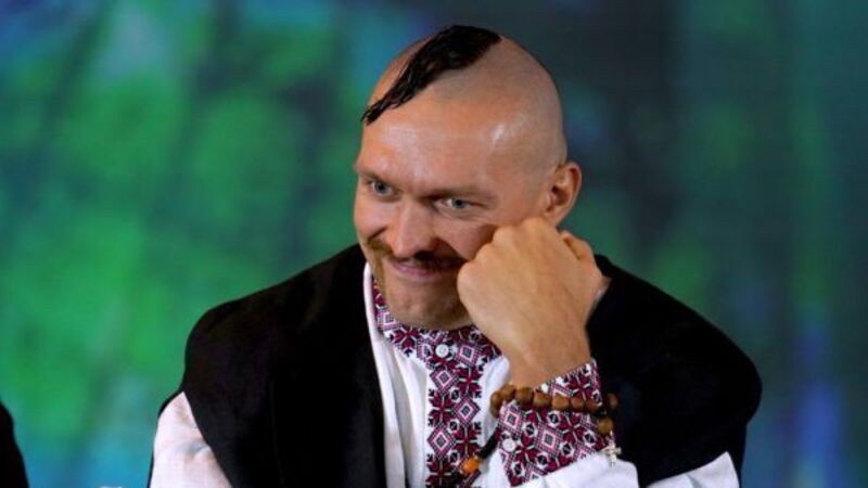 Oleksandr Usyk hits right notes with Ukrainian song at Anthony Joshua face-off