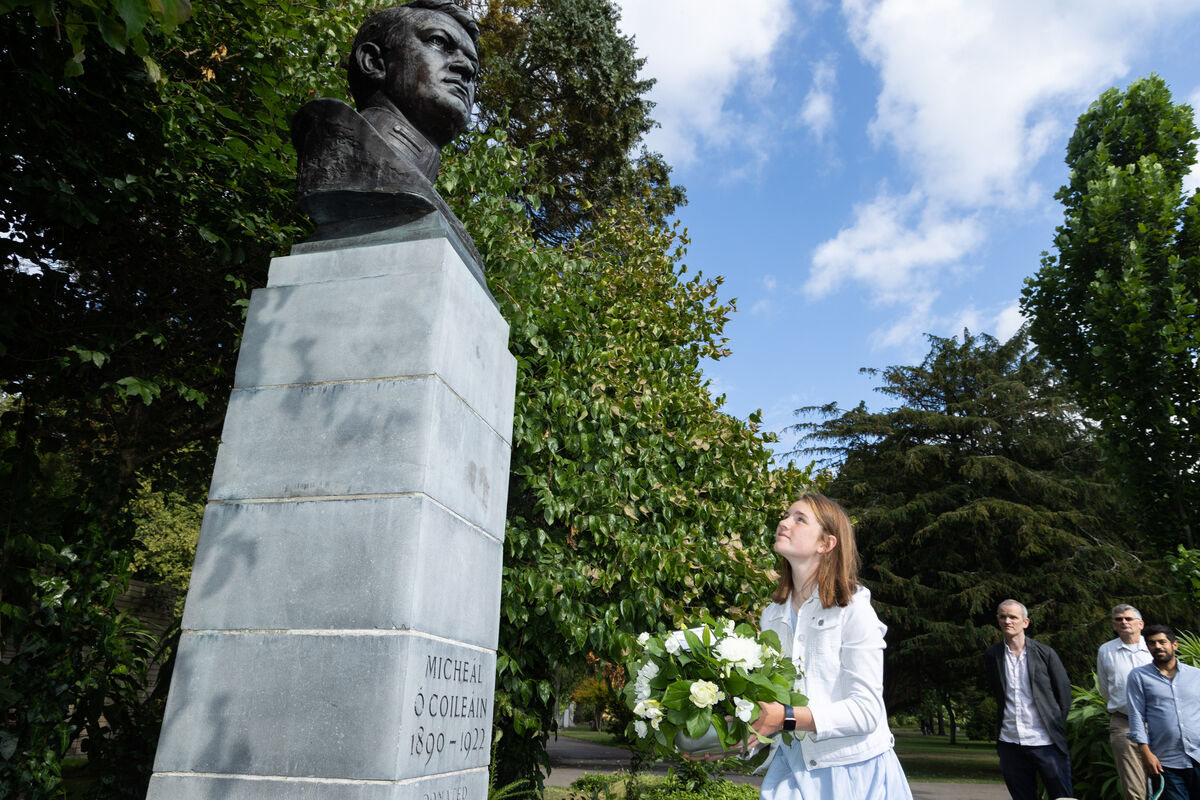 Great great grand niece of Michael Collins Rachel O’Sullivan laying a wreath at civic reception for the family of Michael Collins for the opening of the new exhibition ‘By a Treaty Divided – The Civil War in Cork’ in the Cork Public Museum. Great great grand niece of Michael Collins Rachel O’Sullivan laying a wreath at civic reception for the family of Michael Collins for the opening of the new exhibition ‘By a Treaty Divided – The Civil War in Cork’ in the Cork Public Museum.