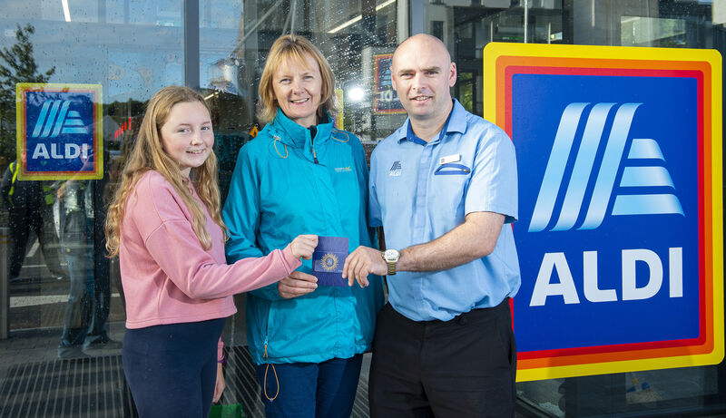 Rosanna and Daphne Sutton from Clonakilty receiving their ALDI voucher from Peter Mullins, ALDI Clonakilty Store Manager. Photography By Gerard McCarthy. Rosanna and Daphne Sutton from Clonakilty receiving their ALDI voucher from Peter Mullins, ALDI Clonakilty Store Manager. Photography By Gerard McCarthy.