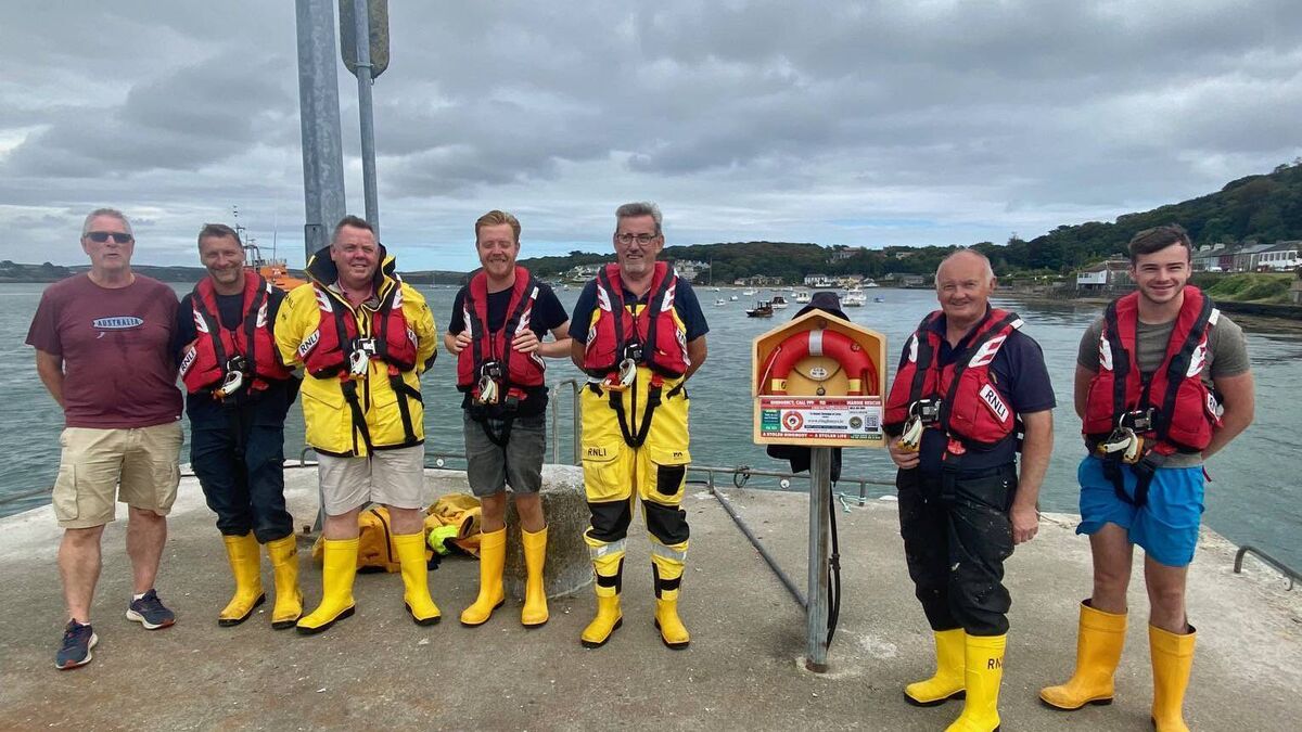 West Cork RNLI crew come to rescue of four experienced boat people