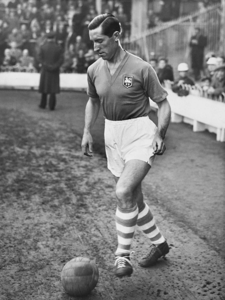 Frank O'Farrell in his playing days with Preston North End. Picture: Les Lee/Central Press/Hulton Archive/Getty Images