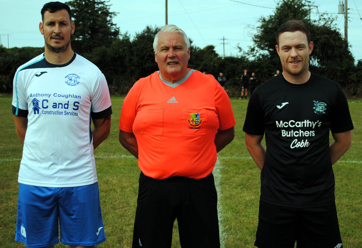 Springfield's captain Shane Geasley (right) with Grattan United's captain Anthony Byrne, accompanied by referee Jim Hennessy.