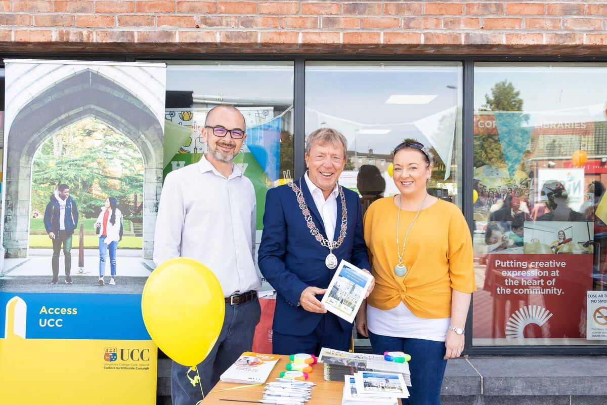Pictured Damian Butler and Natasha Dromey, UCC with the Deputy Lord Mayor of Cork, Cllr. Tony Fitzgerald. Picture: Alison Miles /OSM PHOTO Pictured Damian Butler and Natasha Dromey, UCC with the Deputy Lord Mayor of Cork, Cllr. Tony Fitzgerald. Picture: Alison Miles /OSM PHOTO