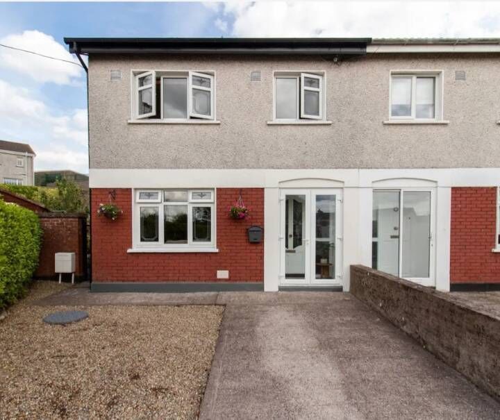 82 Leesdale, Model Farm Road, Bishopstown.