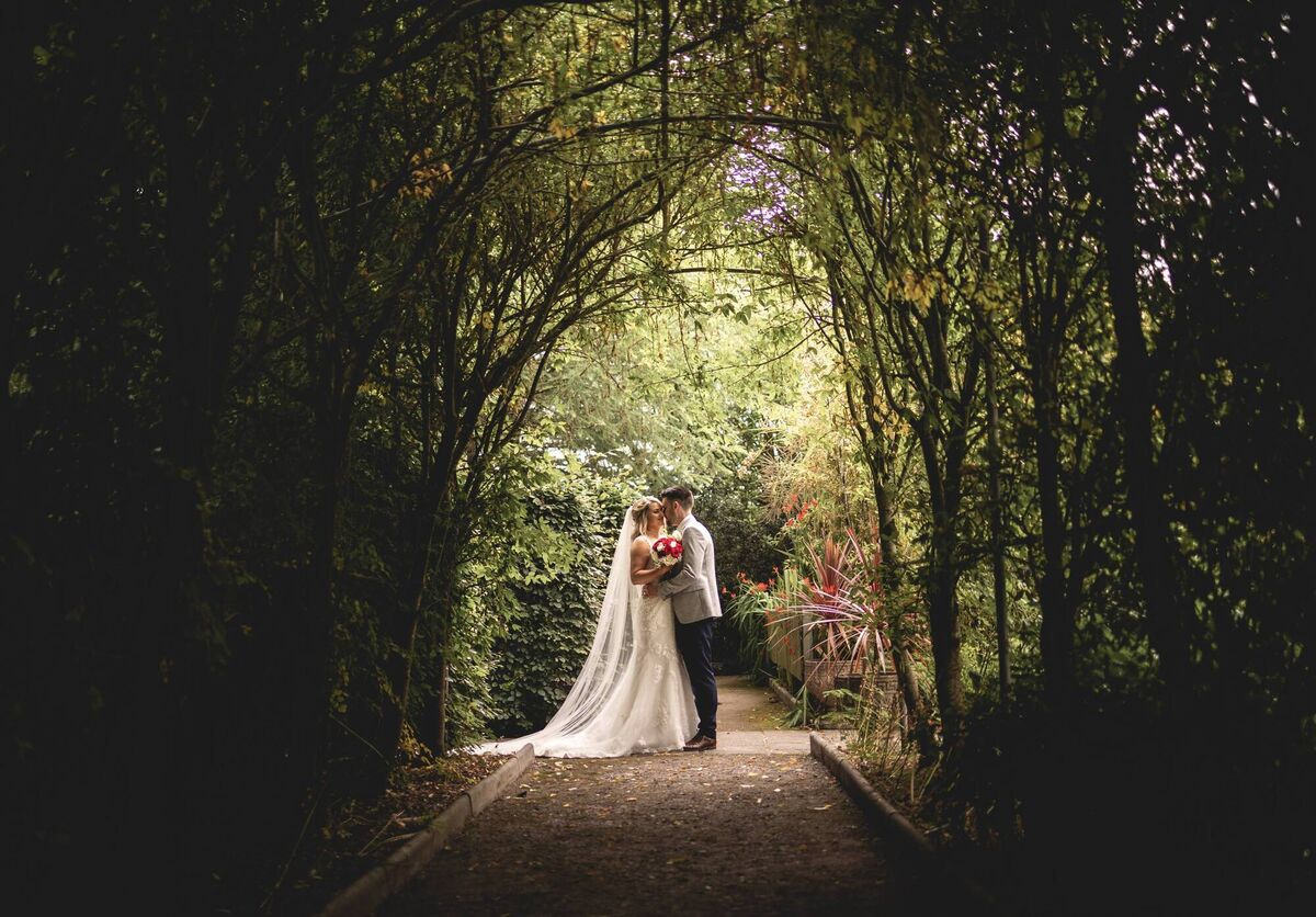 The couple stopped off in the beautiful Glenview Gardens, in Enniskeane, to get some wonderful photographs together before travelling onwards to Oriel House Hotel, for the reception.