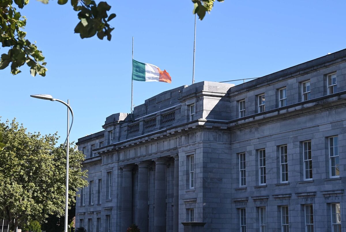 The Irish flag flying at half mast over City Hall, Cork, as a mark of respect following the death of Queen Elizabeth 11.Picture Denis Minihane.