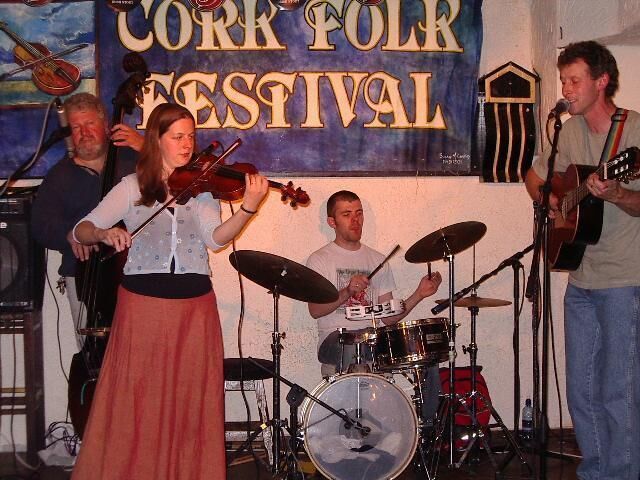 Ger Wolfe and the New Skylarks performing at An Spailpin Fanach in 2003 during the Beamish Cork Folk Festival