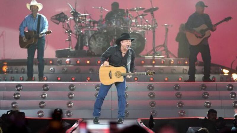 Garth Brooks thrills fans at long-awaited Dublin concert Garth Brooks thrills fans at long-awaited Dublin concert