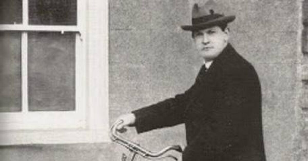 Michael Collins Centre buys 'autograph book' containing signatures of Irish Treaty signatories - Vimarsana News