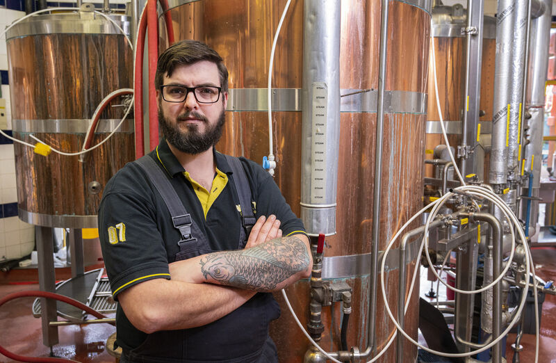 Head Brewer Páidi Scully.
