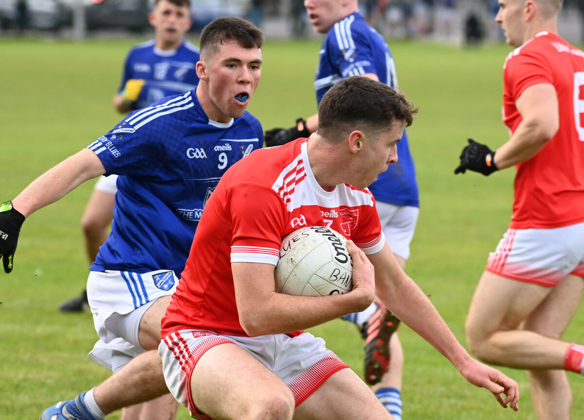 Conor O’Leary (Iveleary) evades Dara McCarthy (Bantry Blues). Picture: Martin Walsh. Conor O’Leary (Iveleary) evades Dara McCarthy (Bantry Blues). Picture: Martin Walsh.