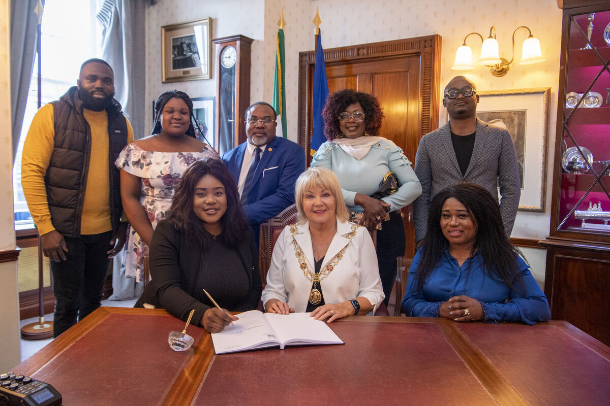 The Lord Mayor of Cork, Cllr. Deirdre Forde at the City Hall, Cork with Cynthia Olan the first black Irish woman to have been called to bar as a qualified Barrister in Cork and Munster province by The Honorable Society of Kings Inns. Included are her parents Ada and Lola Olanrewaju and family members, Lemmy Okeze, Sinead Olan, Bola Adegboyega and Olaayinka Ombosebi. Picture Dan Linehan The Lord Mayor of Cork, Cllr. Deirdre Forde at the City Hall, Cork with Cynthia Olan the first black Irish woman to have been called to bar as a qualified Barrister in Cork and Munster province by The Honorable Society of Kings Inns. Included are her parents Ada and Lola Olanrewaju and family members, Lemmy Okeze, Sinead Olan, Bola Adegboyega and Olaayinka Ombosebi. Picture Dan Linehan