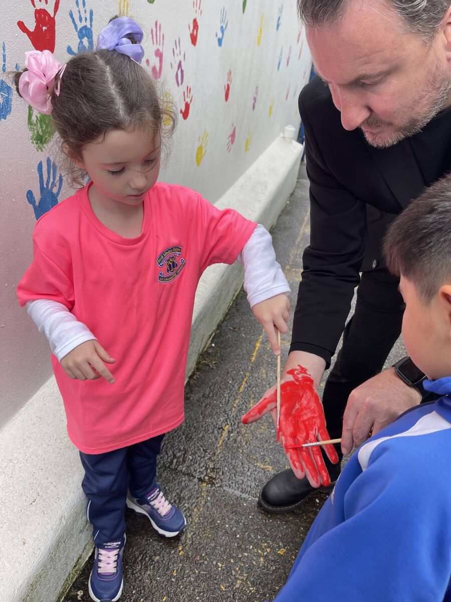 Gavin encouraged the students to cherish their primary school days. Gavin encouraged the students to cherish their primary school days.