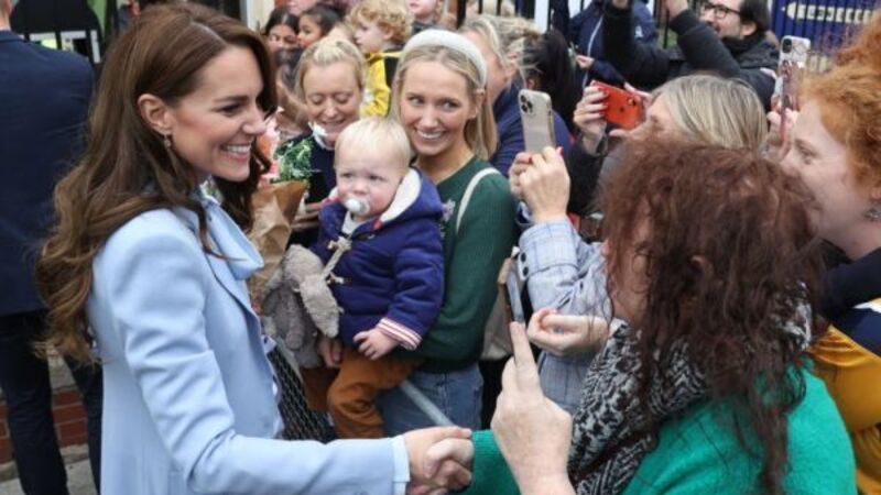 Woman tells Kate Middleton ‘Ireland belongs to the Irish’ during Belfast walkabout Woman tells Kate Middleton ‘Ireland belongs to the Irish’ during Belfast walkabout