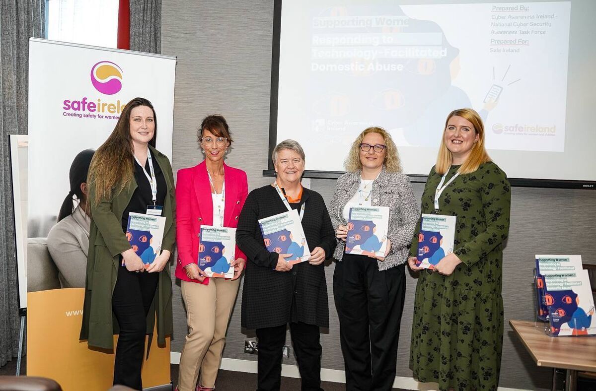 L to R: Lisa Culloty (West Cork Women Against Violence Project), Claire Kearney (Safe Ireland, Mary McDermott (Safe Ireland) Deborah O’Flynn (OSS Cork) and Ruth Lehane (YANA North Cork Domestic Violence Project), pictured at launch of ‘Supporting Women: Responding to Technology-Facilitated Domestic Abuse’ in Cork. Wednesday 5 October. Picture: Jean Claude Photography