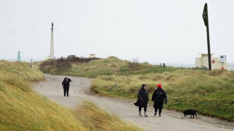 Met Éireann warns of heavy rain and strong winds in several counties Met Éireann warns of heavy rain and strong winds in several counties