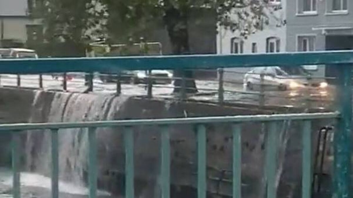 Cork Raining WATCH: Heavy rainfall leads to flooding in several areas of Cork city