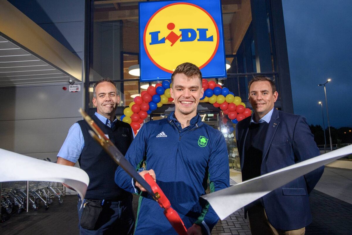 Repro Free Olympic gold medallist and world champion rower, Fintan McCarthy, officially opened Lidl’s new Mallow store today, with Stephen David Duffy, Lidl Mallow Store Manager (L) and Hegarty, Lidl Sales Operations Manager (R). Customers can now shop Lidl’s renowned range of high-quality products at affordable prices in the brand-new state-of-the-art store. Lidl has created 6 new jobs at the store bringing the Mallow team to 28 employees. Pic Daragh Mc Sweeney/Provision Repro Free Olympic gold medallist and world champion rower, Fintan McCarthy, officially opened Lidl’s new Mallow store today, with Stephen David Duffy, Lidl Mallow Store Manager (L) and Hegarty, Lidl Sales Operations Manager (R). Customers can now shop Lidl’s renowned range of high-quality products at affordable prices in the brand-new state-of-the-art store. Lidl has created 6 new jobs at the store bringing the Mallow team to 28 employees. Pic Daragh Mc Sweeney/Provision