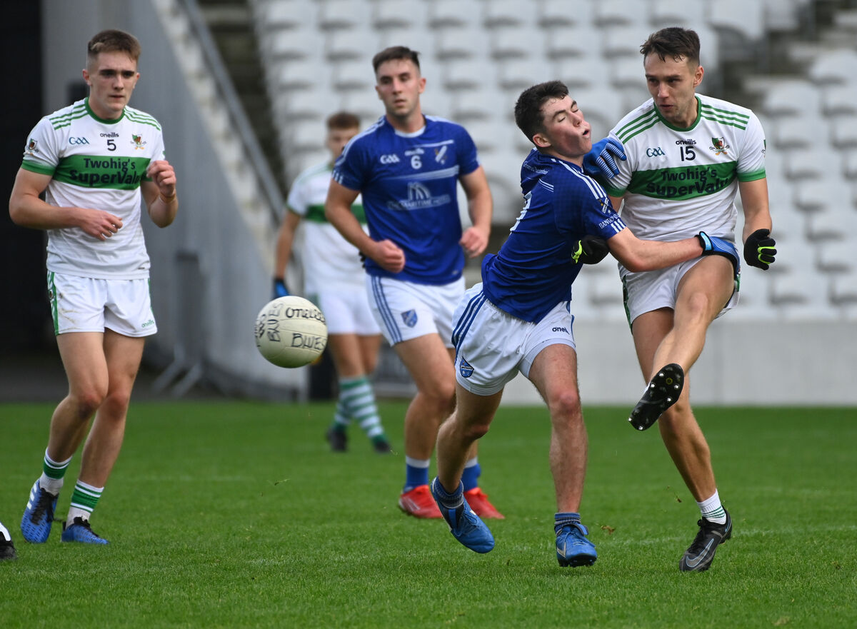 Kanturk's Ian Walsh shoots past Bantry Blues' Dara McCarthy at Páirc Uí Chaoimh. Picture: Eddie O'Hare Kanturk's Ian Walsh shoots past Bantry Blues' Dara McCarthy at Páirc Uí Chaoimh. Picture: Eddie O'Hare