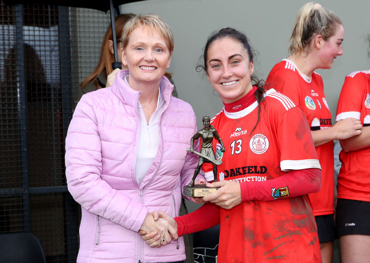  Linda Mellerick, representing The Echo, presents Amy O'Connor, Seandún, with the Player of the Match trophy. Picture: Jim Coughlan.