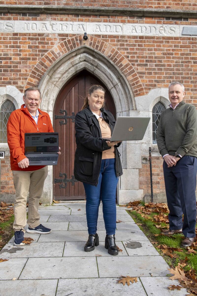 Tammy Twomey, Cork Simon tenant, launches Cork Simon Community's Annual Impact e-Report for 2021 and is pictured with Dermot Kavanagh (left), Cork Simon CEO and Anthony O'Donovan, Chair of Cork Simon voluntary Board of Directors outside St Joachim and Anne's on Anglesea Street where renovation work was completed in 2021, sensitively converting the building into eight independent-living flats for people moving on from homelessness. Access the report at www.corksimon.ie. Pic: Brian Lougheed