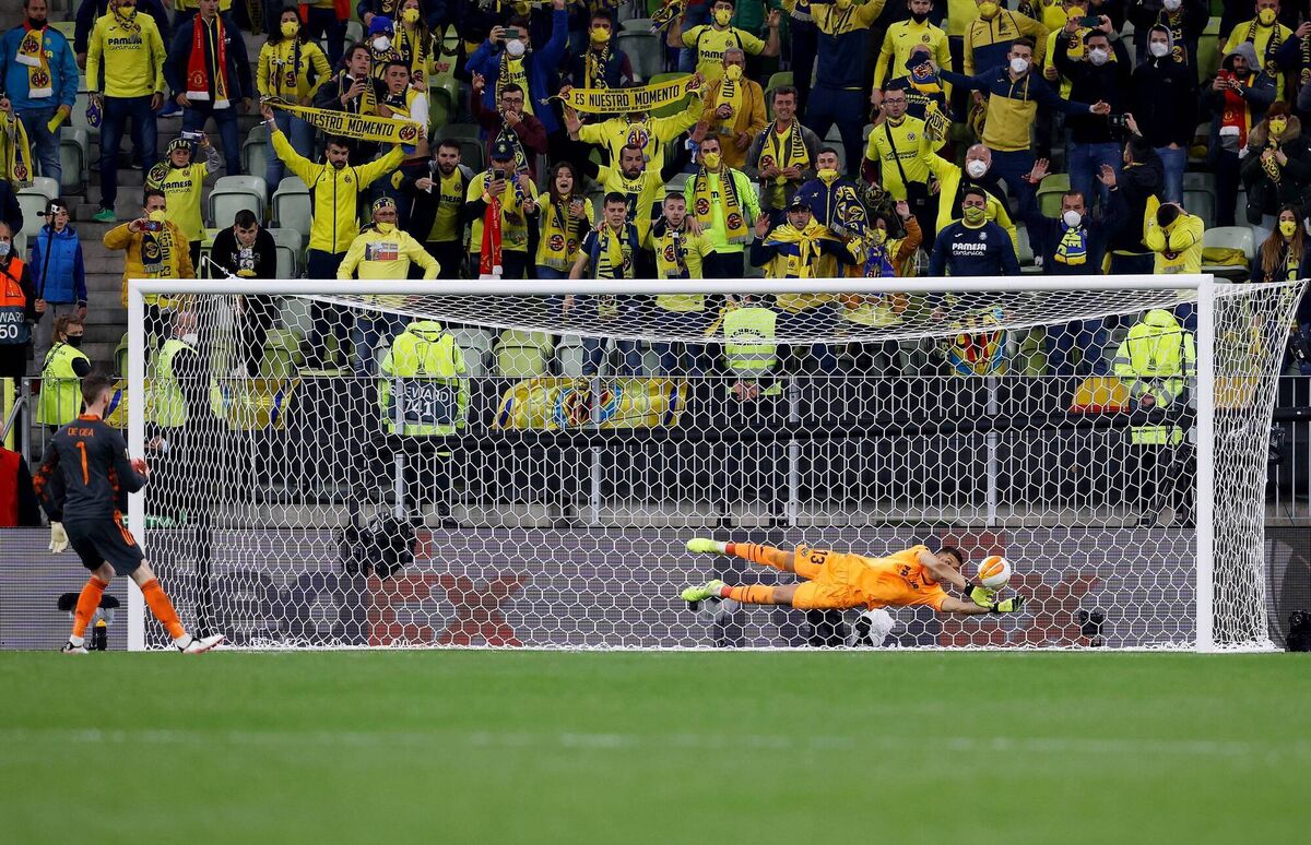 Geronimo Rulli of Villarreal saves the eleventh penalty from David De Gea of Manchester United in the penalty shootout during the UEFA Europa League Final at Gdansk Arena on May 26, 2021 Picture: Kacper Pempel - Pool/Getty Images Geronimo Rulli of Villarreal saves the eleventh penalty from David De Gea of Manchester United in the penalty shootout during the UEFA Europa League Final at Gdansk Arena on May 26, 2021 Picture: Kacper Pempel - Pool/Getty Images