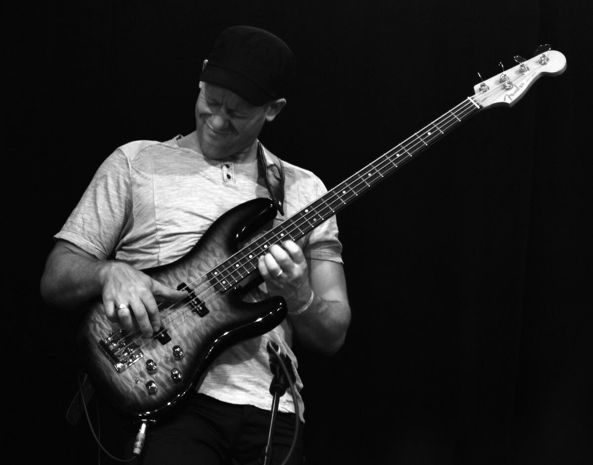 Michael Janisch: Plays Crane Lane.