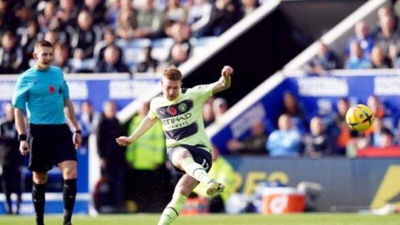 Kevin De Bruyne freekick sinks Leicester and fires Man City top of the table Kevin De Bruyne freekick sinks Leicester and fires Man City top of the table