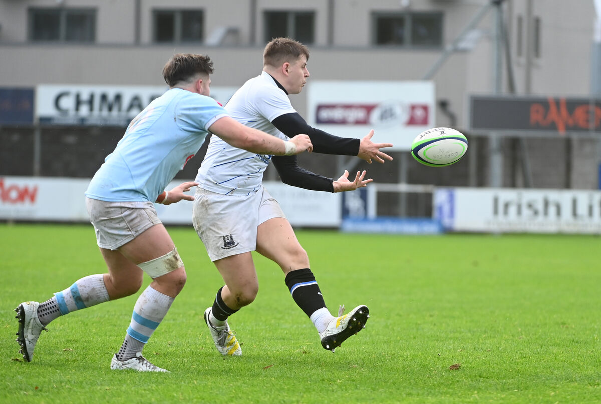  Aidan Moynihan, captain of Cork Con, makes a pass against Garryowen. Picture: Larry Cummins.