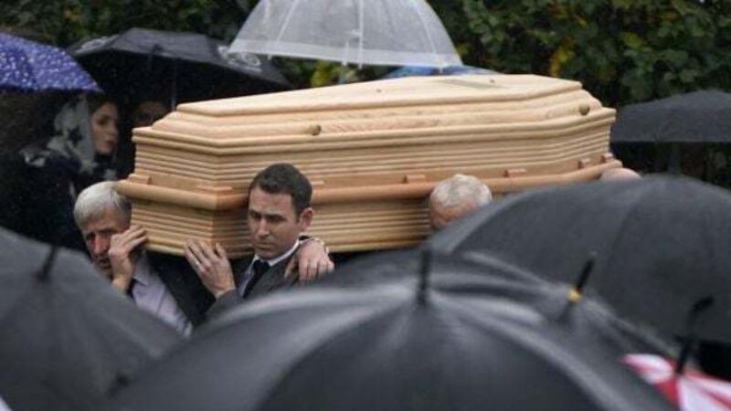 Hundreds attend funeral of CervicalCheck campaigner Lynsey Bennett Hundreds attend funeral of CervicalCheck campaigner Lynsey Bennett