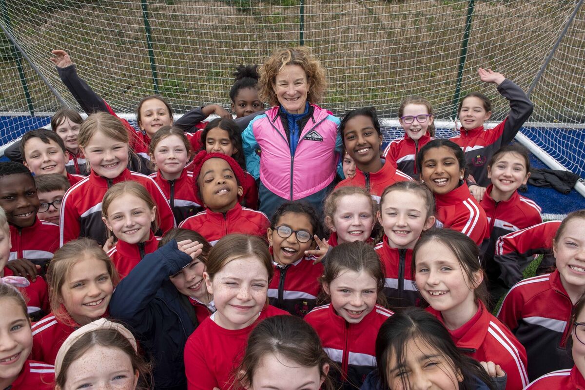 The Cork Sports Partnership ran an athletics programme for schools in East Cork. Here Irish Olympic legend Sonia O'Sullivan is with pupils from Scoil Clochair Mhuire, Carrigtwohill. Picture: Brian Lougheed