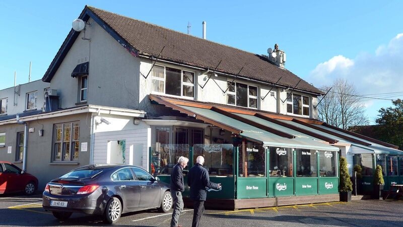 Man arrested after staff injured in incident involving knife at Cork pub Man arrested after staff injured in incident involving knife at Cork pub