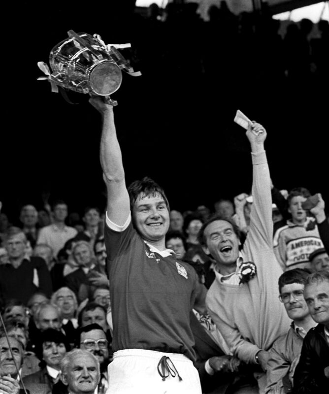 Tom Cashman lifting Liam MacCarthy.
