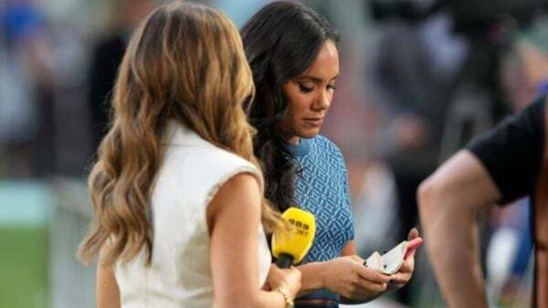 Alex Scott wears One Love armband as she presents BBC World Cup coverage in Doha Alex Scott wears One Love armband as she presents BBC World Cup coverage in Doha