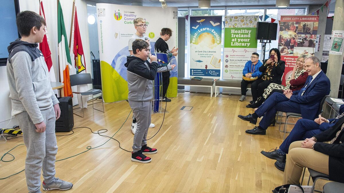 Taoiseach shows a healthy appreciation for teen musicians in Hollyhill visit