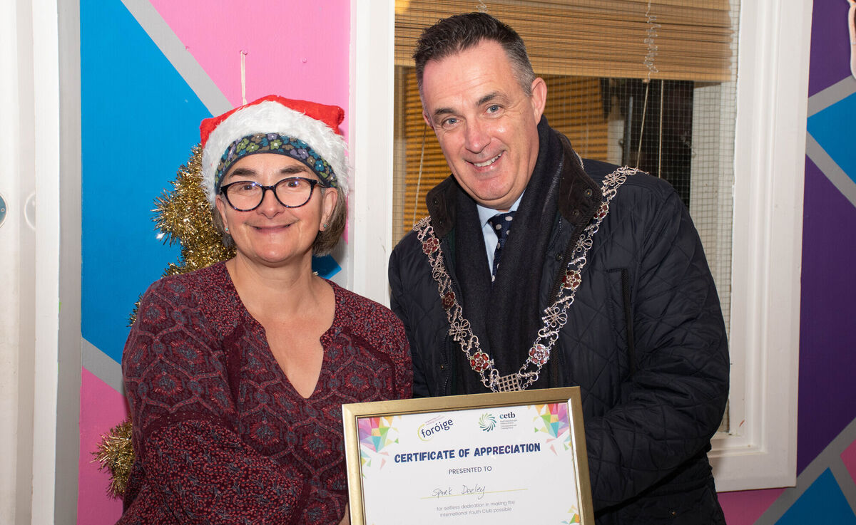 Deputy Lord Mayor Damien Boylan presents Spark Deeley a Certificate of Appreciation Award for her work in the International Youth Club at the recent Ukraininan Children Christmas Party in the Linkpoint Youth Centre in Knocknaheeny. Picture: Howard Crowdy Deputy Lord Mayor Damien Boylan presents Spark Deeley a Certificate of Appreciation Award for her work in the International Youth Club at the recent Ukraininan Children Christmas Party in the Linkpoint Youth Centre in Knocknaheeny. Picture: Howard Crowdy
