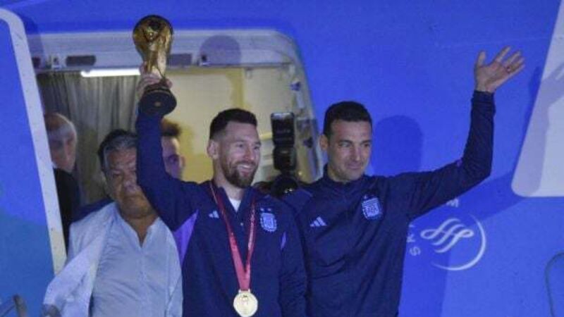 Huge crowds welcome Argentina team after World Cup victory