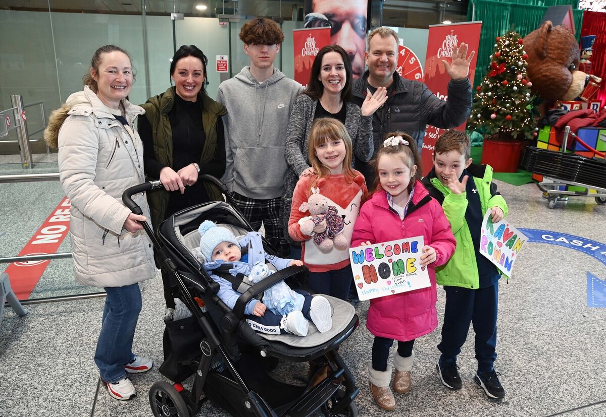 Carol Ann, Charlotte and Fionn Bridgeman and Rebecca Crowley and her son Shane greeting Olivia, Bryan, Kavan and Rowan Overman on arrival at Cork Airport from Washington for Christmas. Picture Denis Minihane. Carol Ann, Charlotte and Fionn Bridgeman and Rebecca Crowley and her son Shane greeting Olivia, Bryan, Kavan and Rowan Overman on arrival at Cork Airport from Washington for Christmas. Picture Denis Minihane.