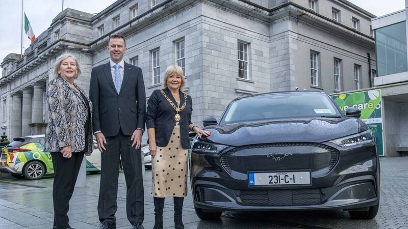 Lord Mayor of Cork presented with the new 2023 fully electric Lord Mayoral car Lord Mayor of Cork presented with the new 2023 fully electric Lord Mayoral car