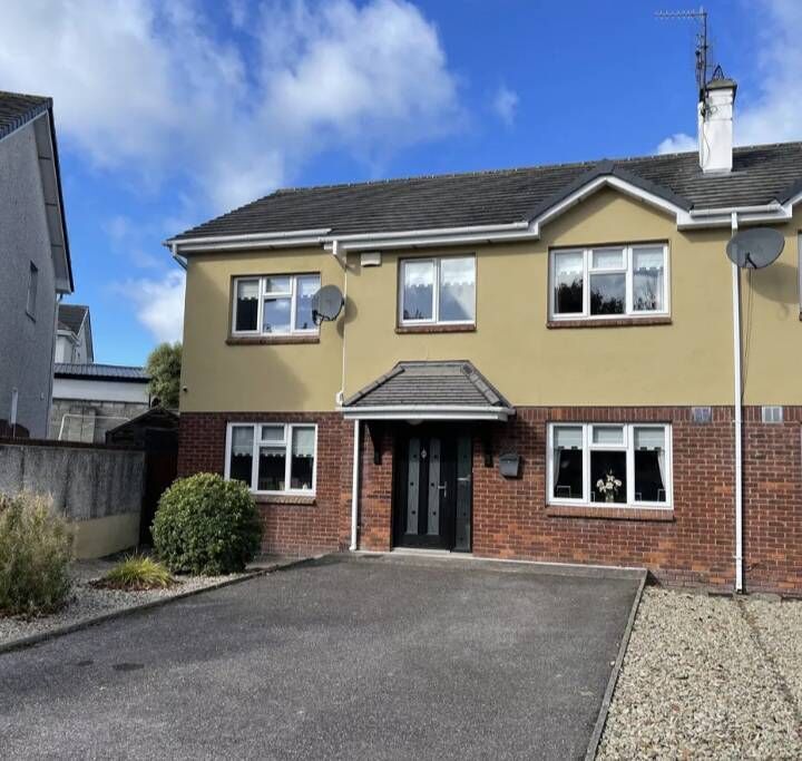 9, Cedar Grove is a large 4-bed family home on sale for €395,000. 