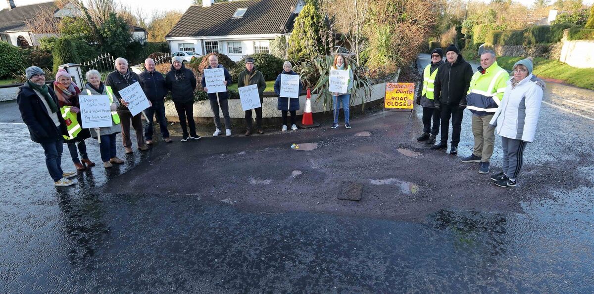  Members of the Kilcully/Ballincrokig Residents Association and some City Councillors at the protest. Picture: Jim Coughlan.