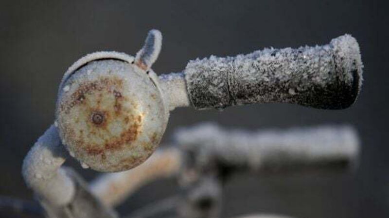 Warnings of hazardous driving conditions due to ice warning for entire country