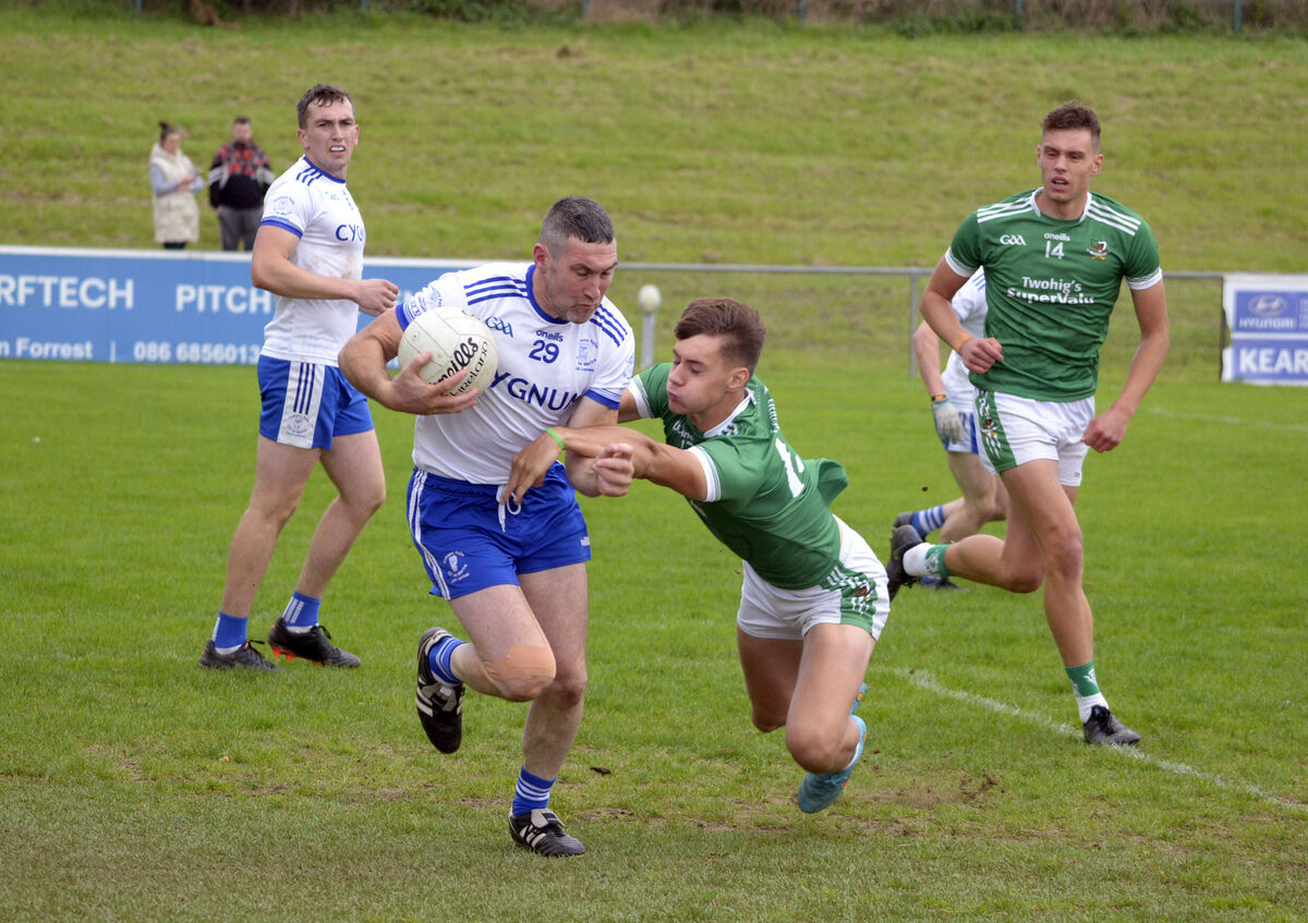 Noel O'Leary, Cill na Martra, holding off Kanturk's Alan Walsh. Picture: Denis Boyle